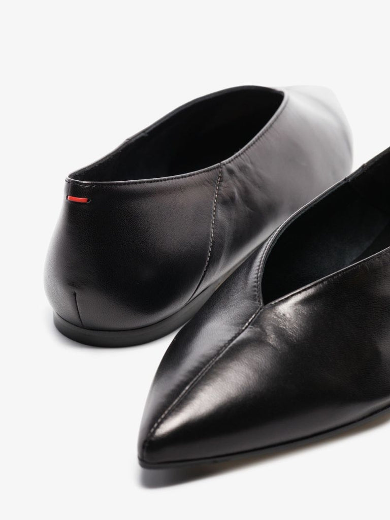 Black Moa Leather Pumps
