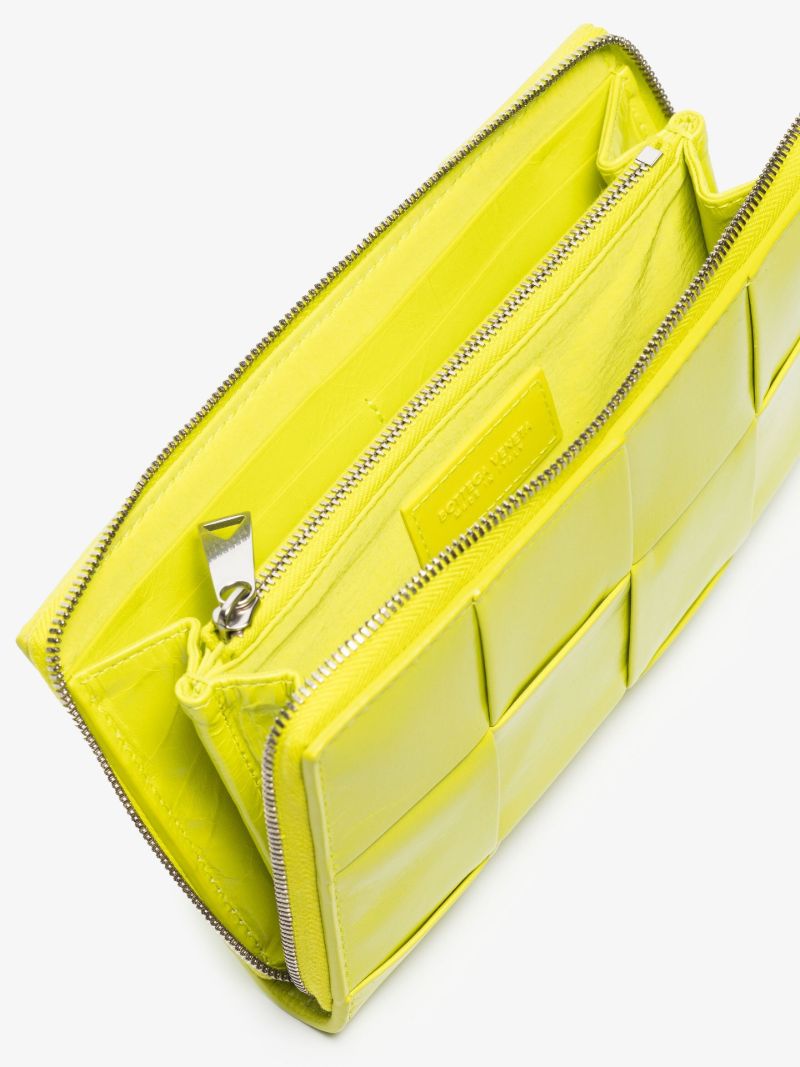 Green Intrecciato Zipped Leather Wallet