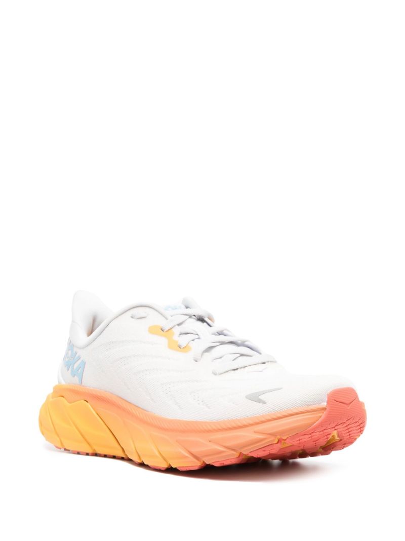 White Arahi 6 Running Sneakers