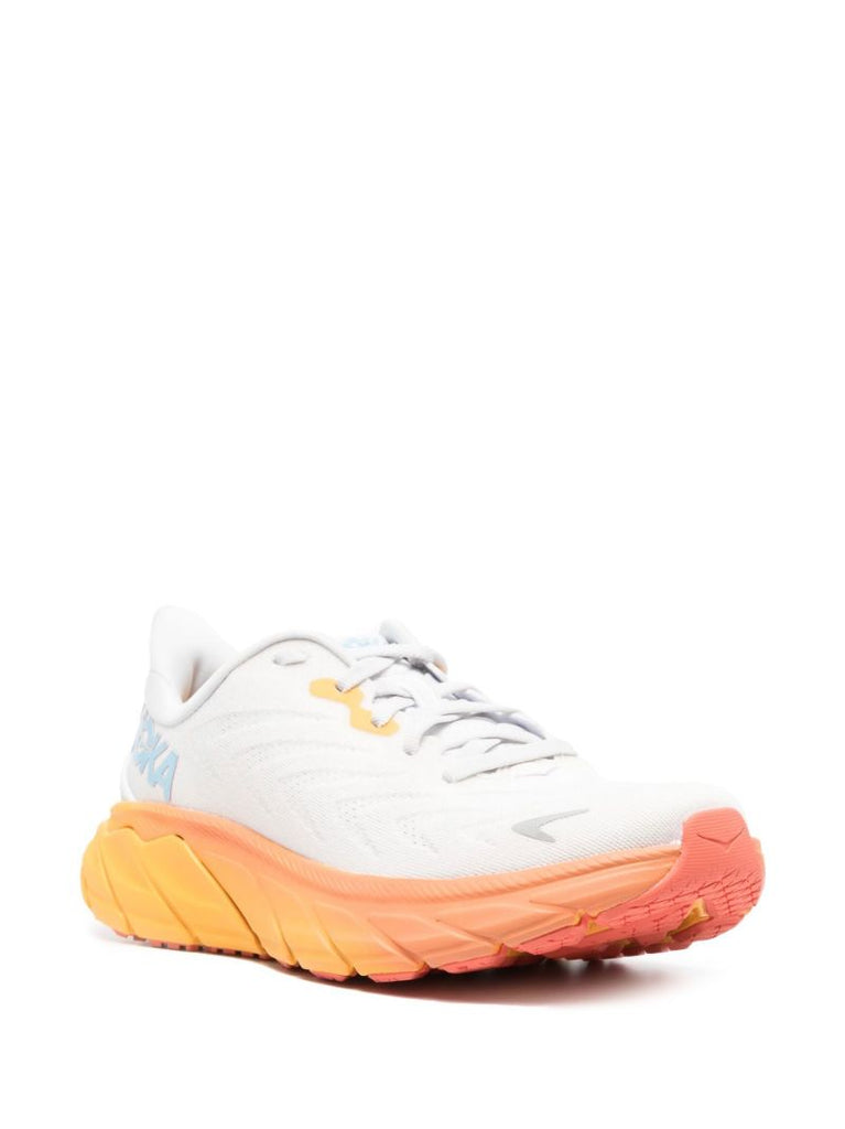 White Arahi 6 Running Sneakers