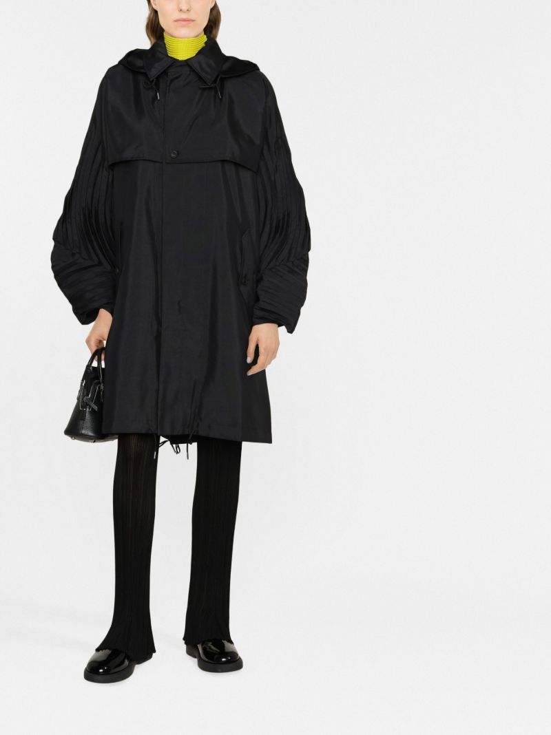 Black Pinnate Pleated Sleeve Coat