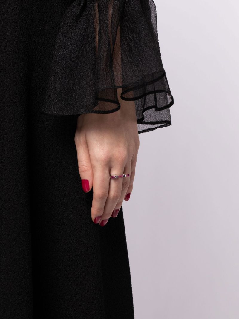 18k White Gold Square Hug Ring