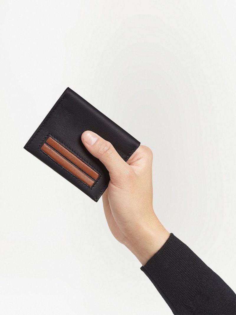 Black Bi-fold Leather Cardholder