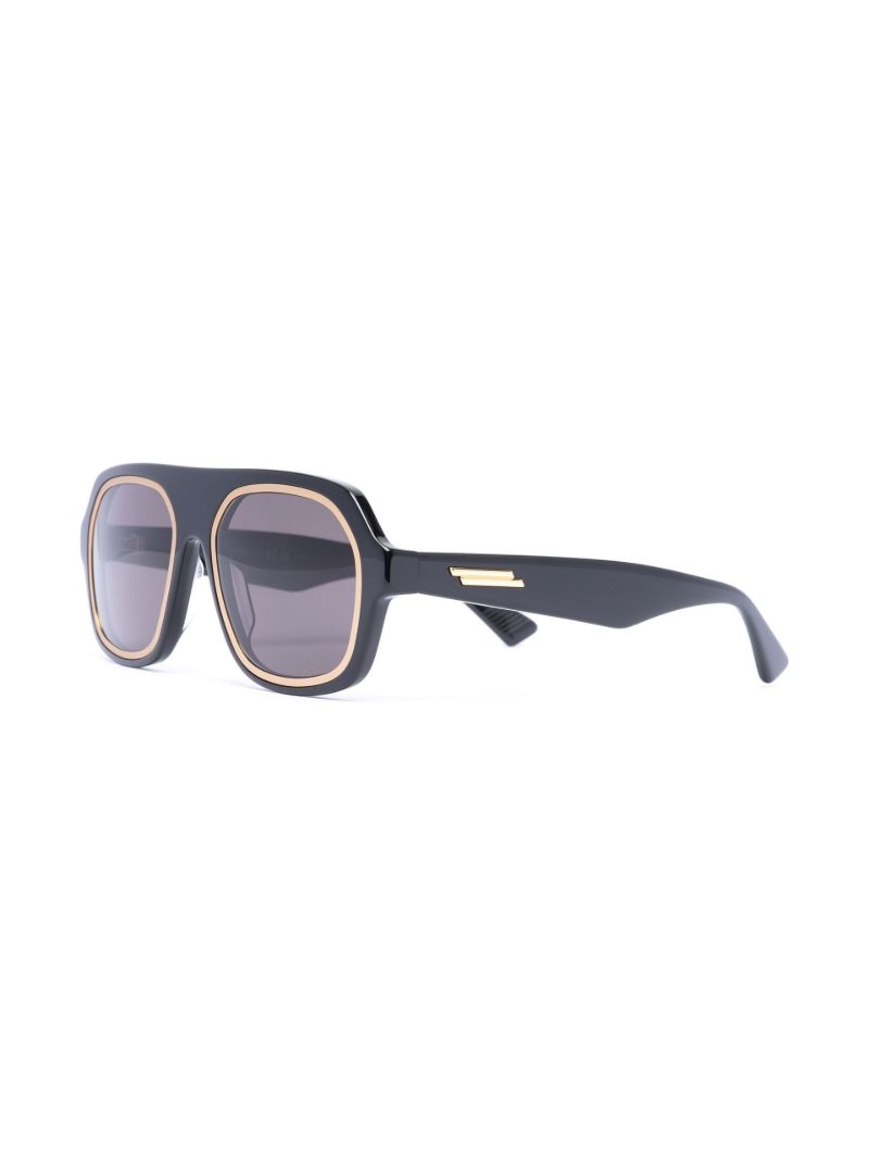 Black Pilot-style Sunglasses
