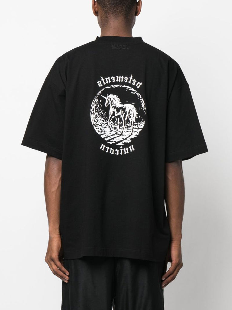 Black Unicorn Print T-shirt