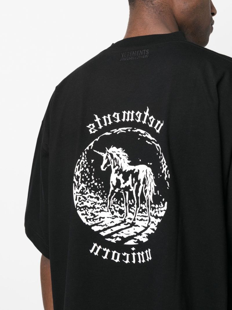 Black Unicorn Print T-shirt
