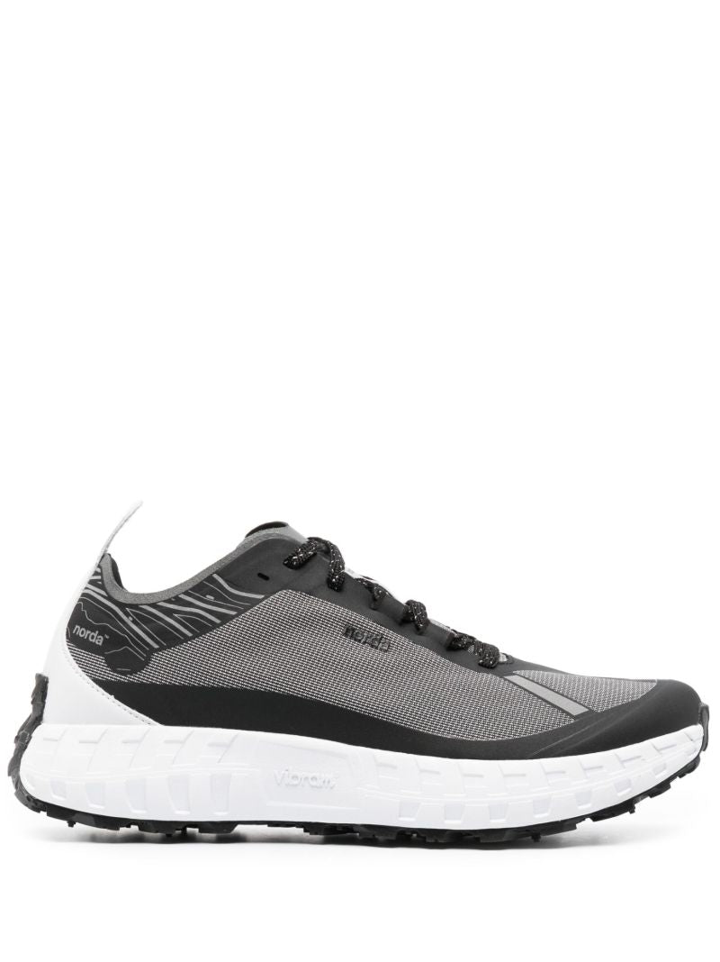 Black 001 Low-top Sneakers