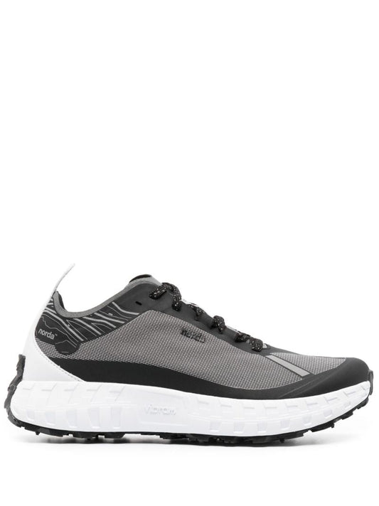 Black 001 Low-top Sneakers