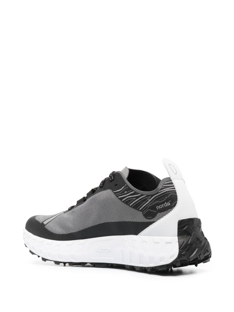 Black 001 Low-top Sneakers