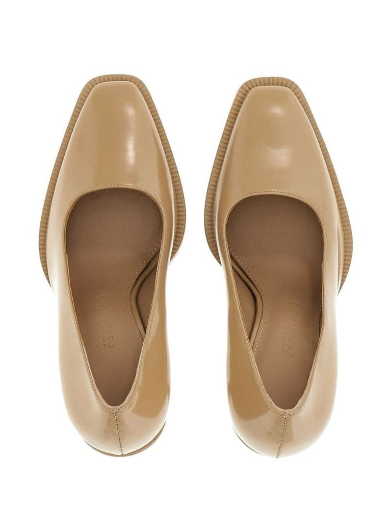 Neutral Slanted-heel Pumps