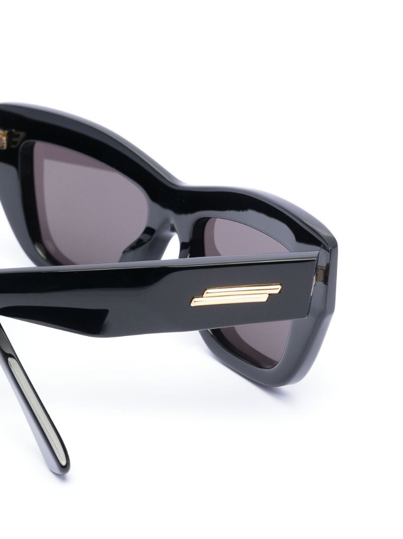 Black Cat-eye Frame Sunglasses