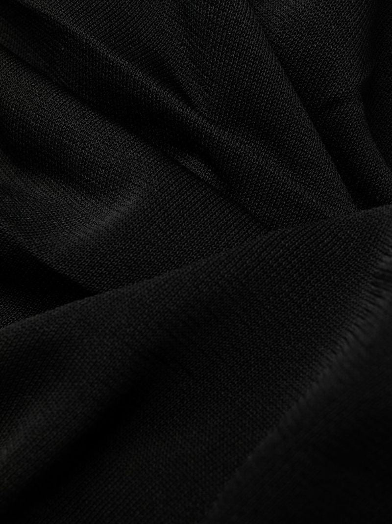 Black One-shoulder Gown