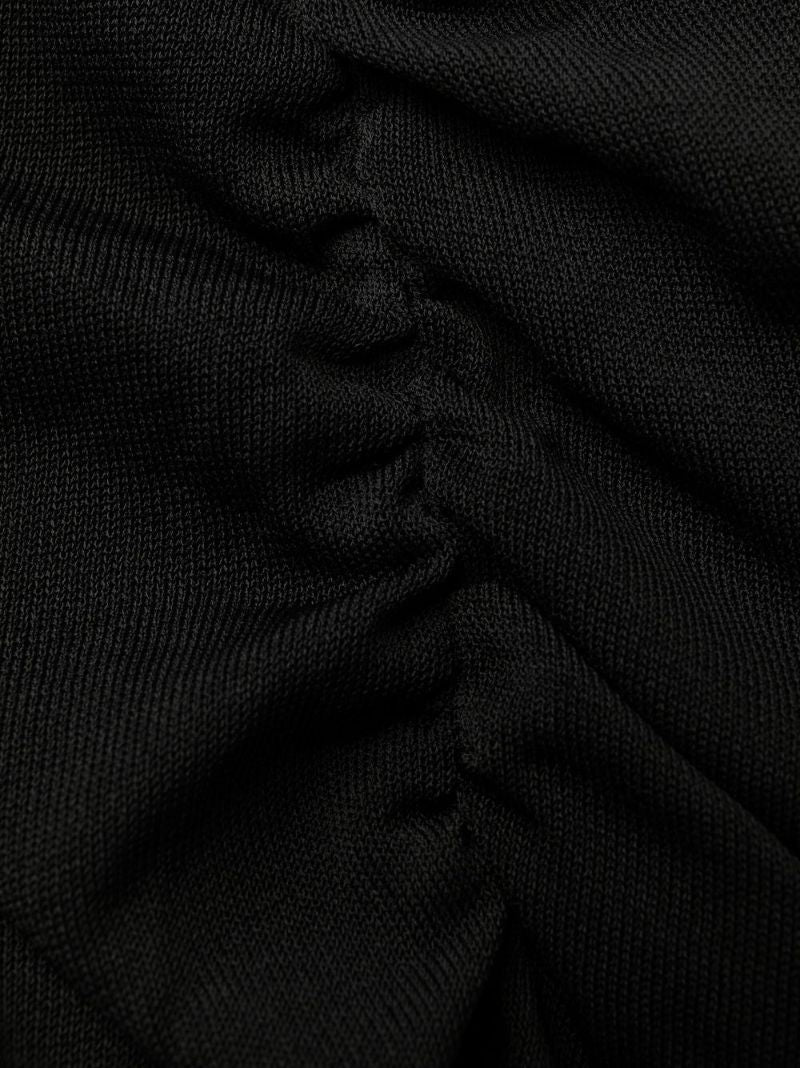 Black One-shoulder Gown
