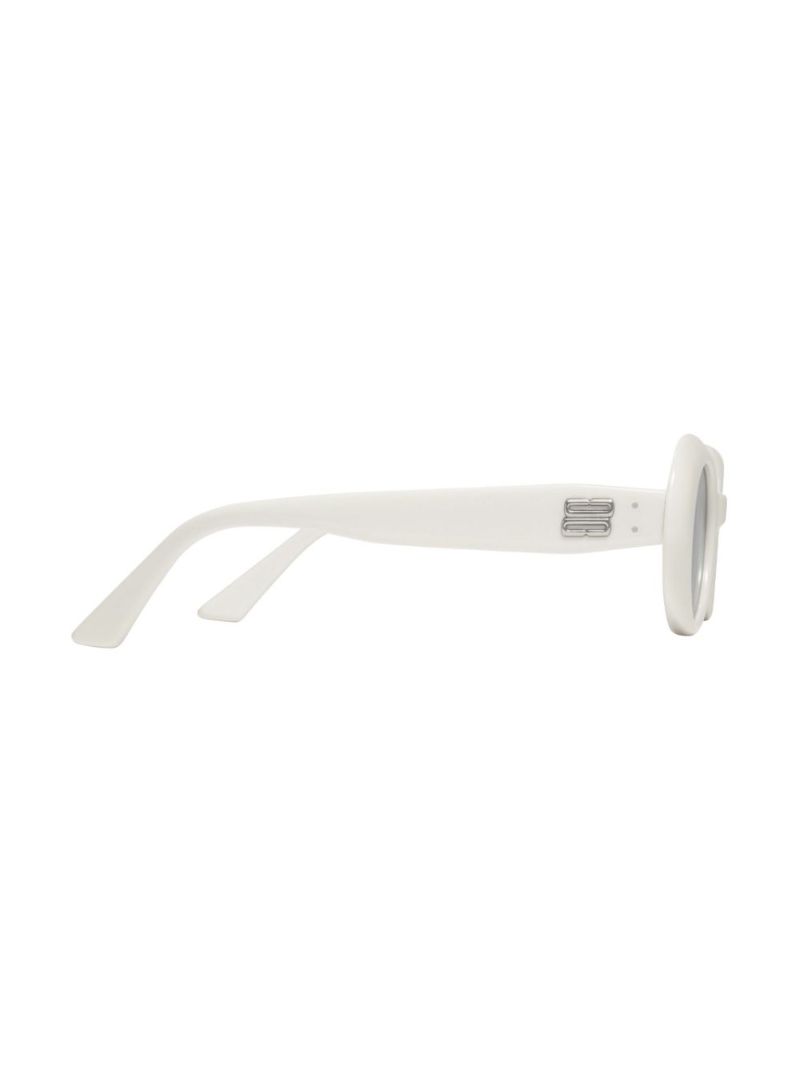 White La Mode Oval Sunglasses