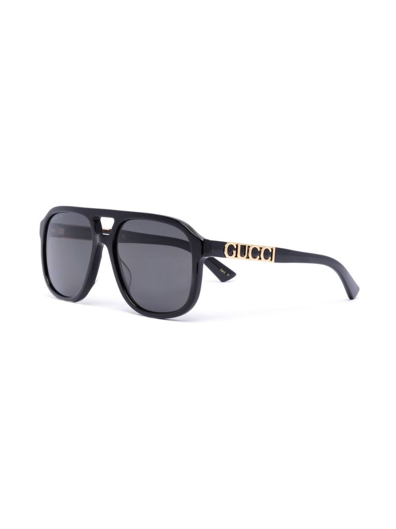 Black Pilot-style Sunglasses