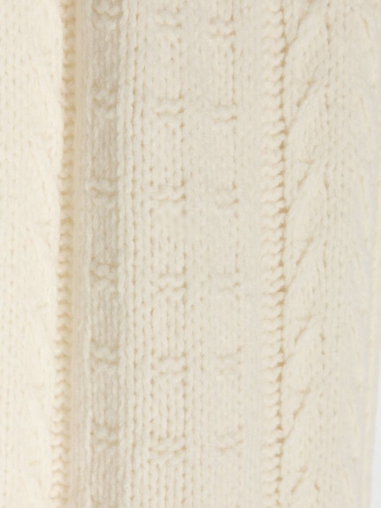 Neutral Cable-knit Scarf