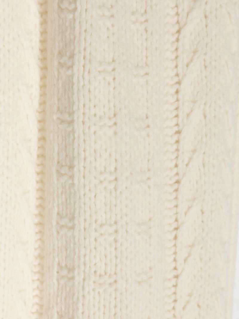 Neutral Cable-knit Scarf