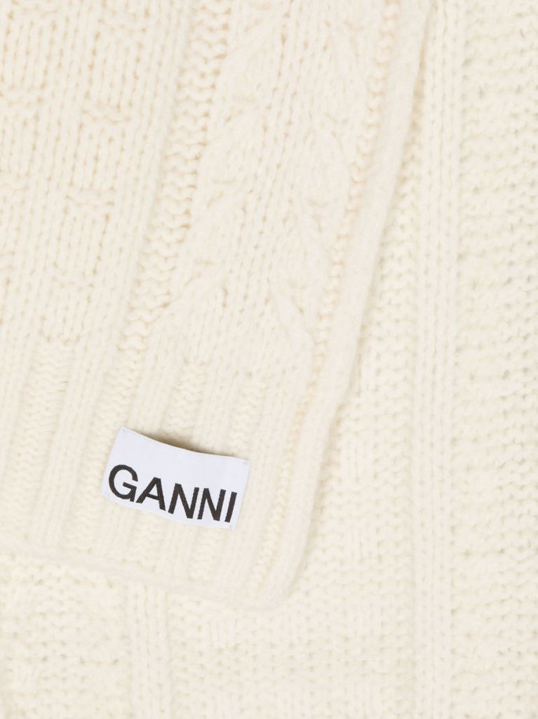 Neutral Cable-knit Scarf