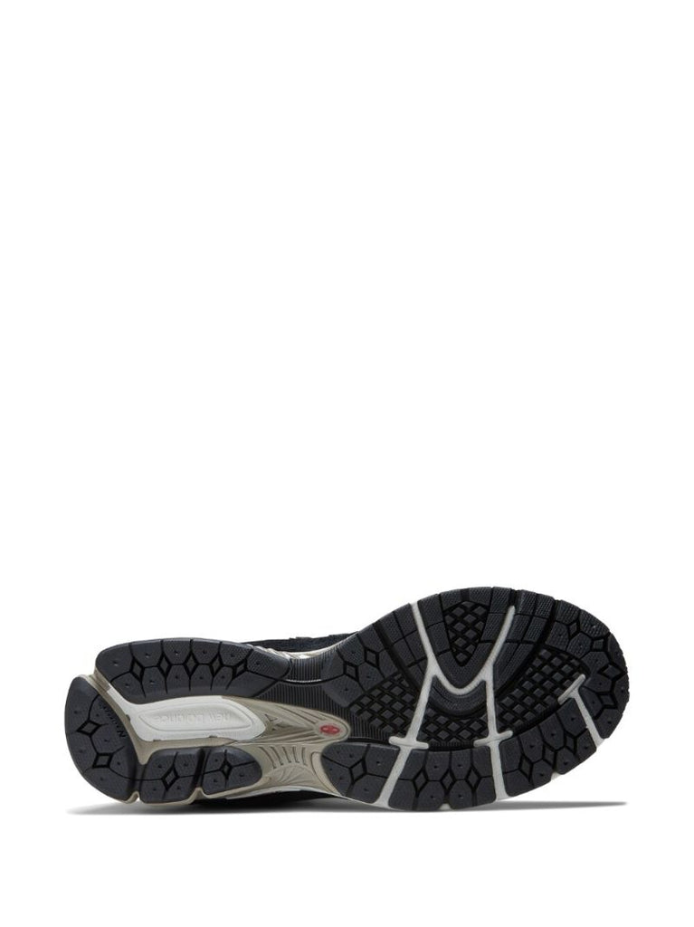 Black 2002rd Suede Sneakers