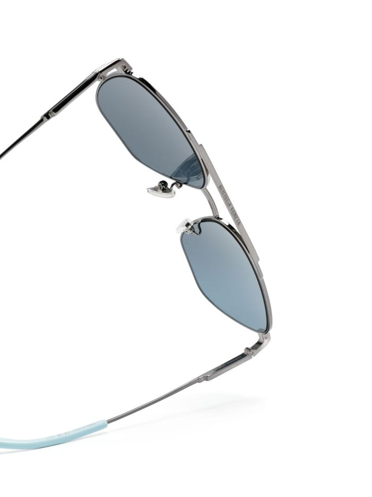 Grey Geo Pilot-style Sunglasses