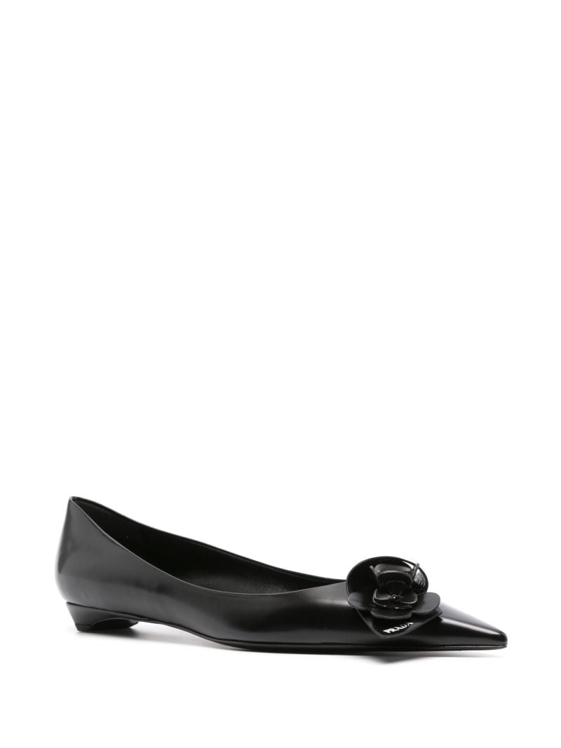 Black Floral-appliquÃ_x0083_Â© Leather Pumps