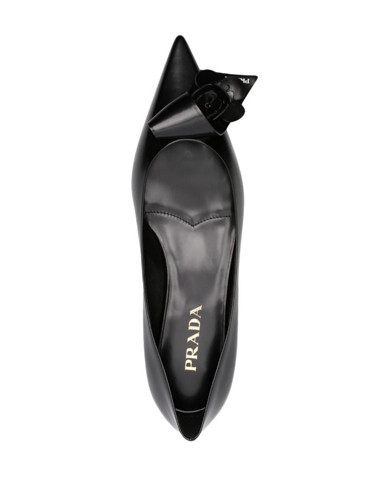Black Floral-appliquÃ_x0083_Â© Leather Pumps