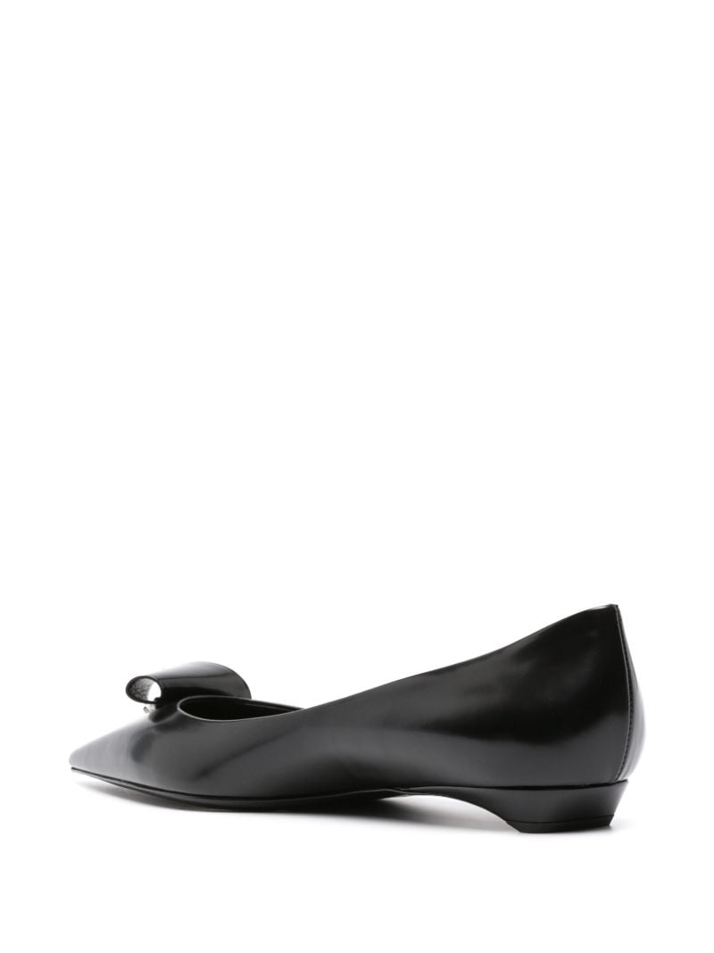 Black Floral-appliquÃ_x0083_Â© Leather Pumps