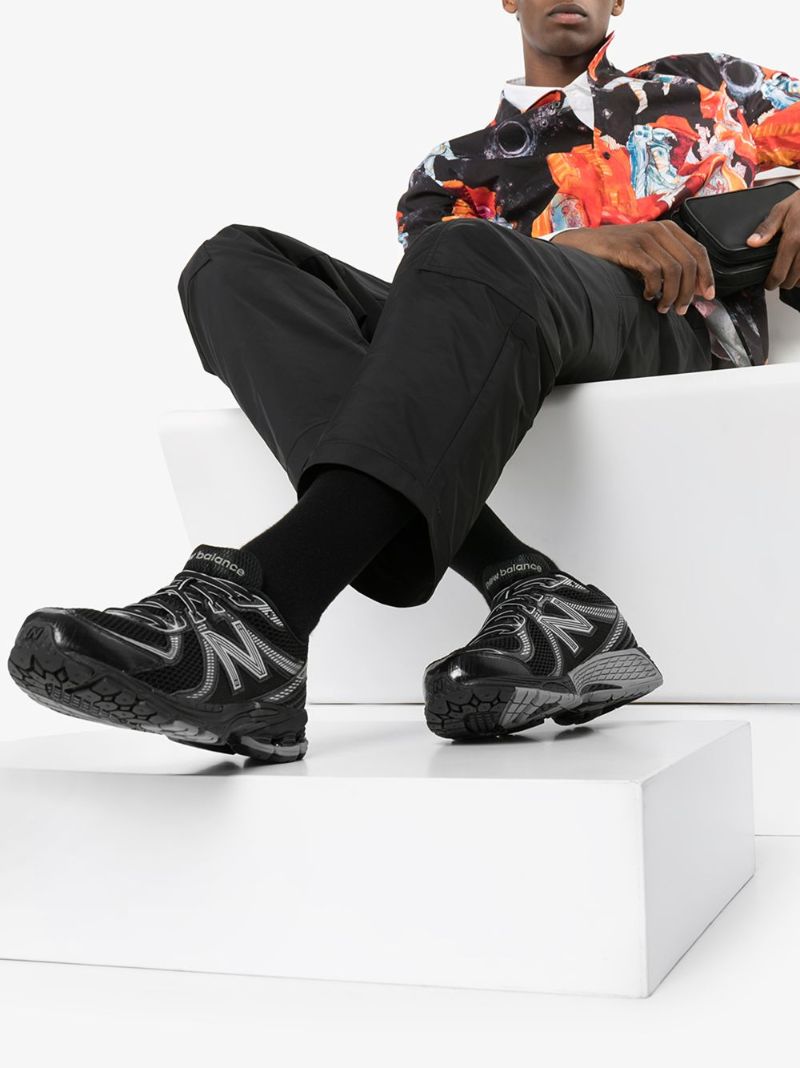 Black 860v2 Running Sneakers