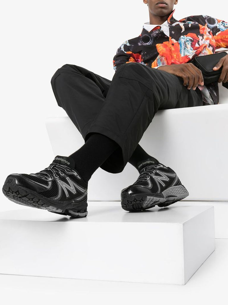 Black 860v2 Running Sneakers