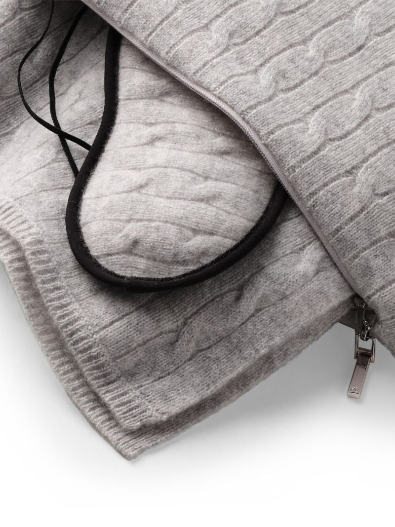 Grey the Iconic Cable Cashmere Travel Set