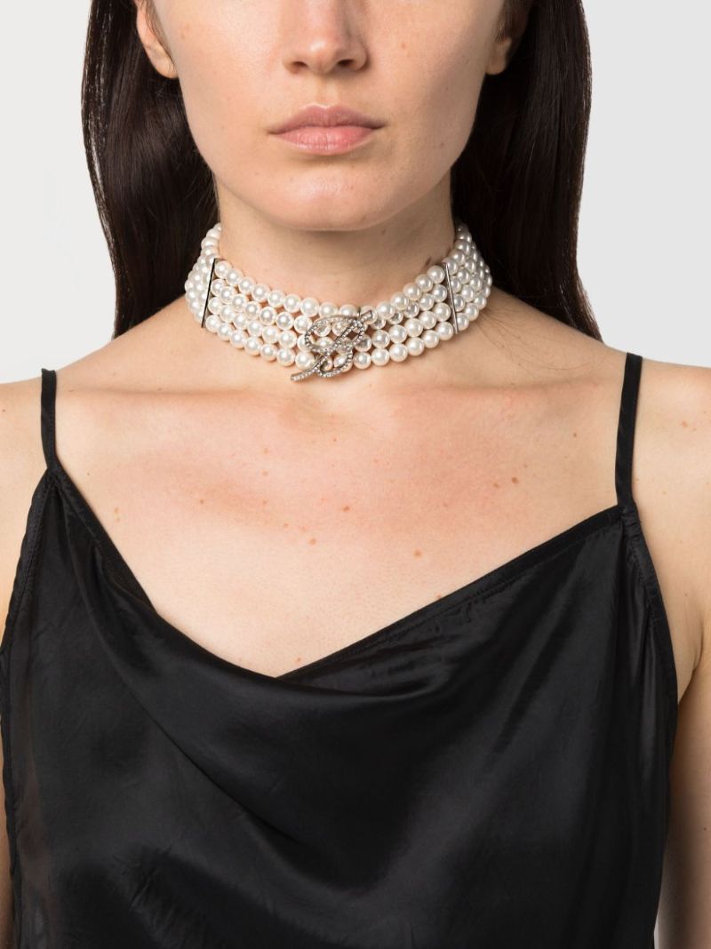 Silver-tone Logo-plaque Pearl Choker Necklace