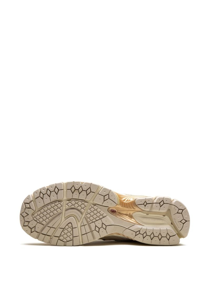 2002rd Sneakers