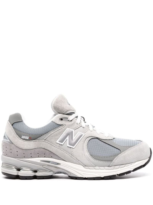 2002r Sneakers