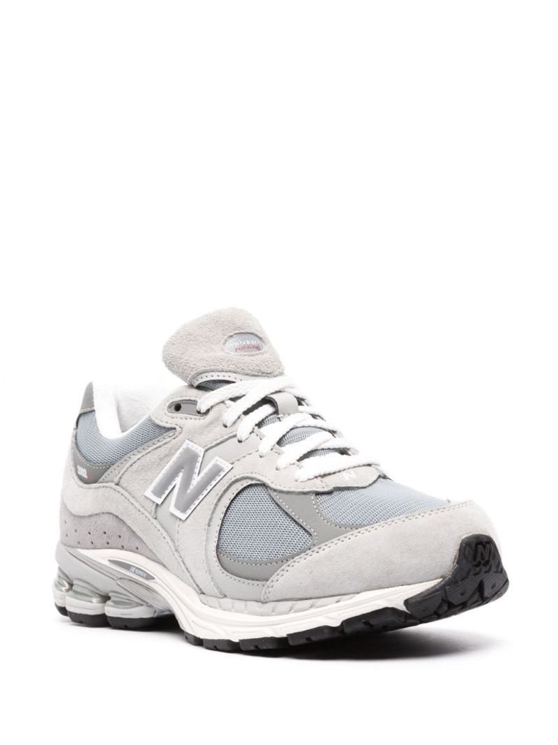 2002r Sneakers