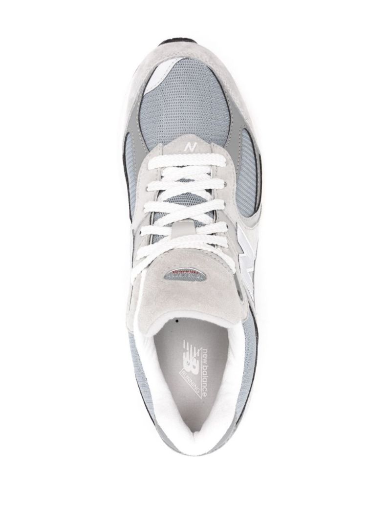 2002r Sneakers