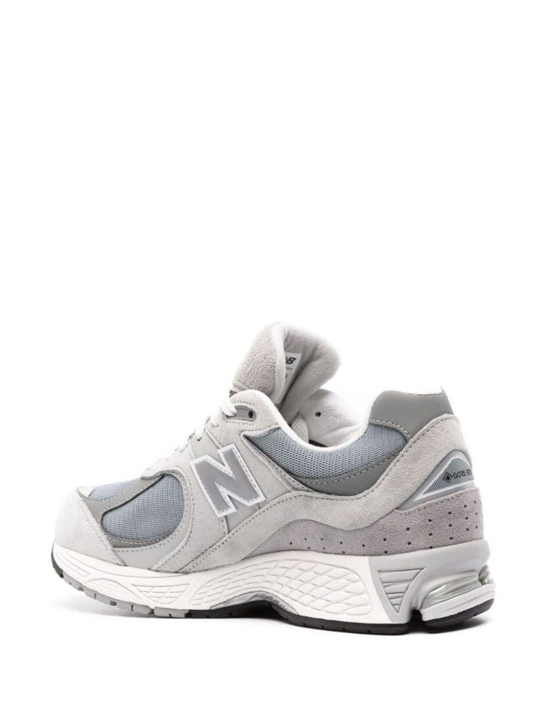 2002r Sneakers