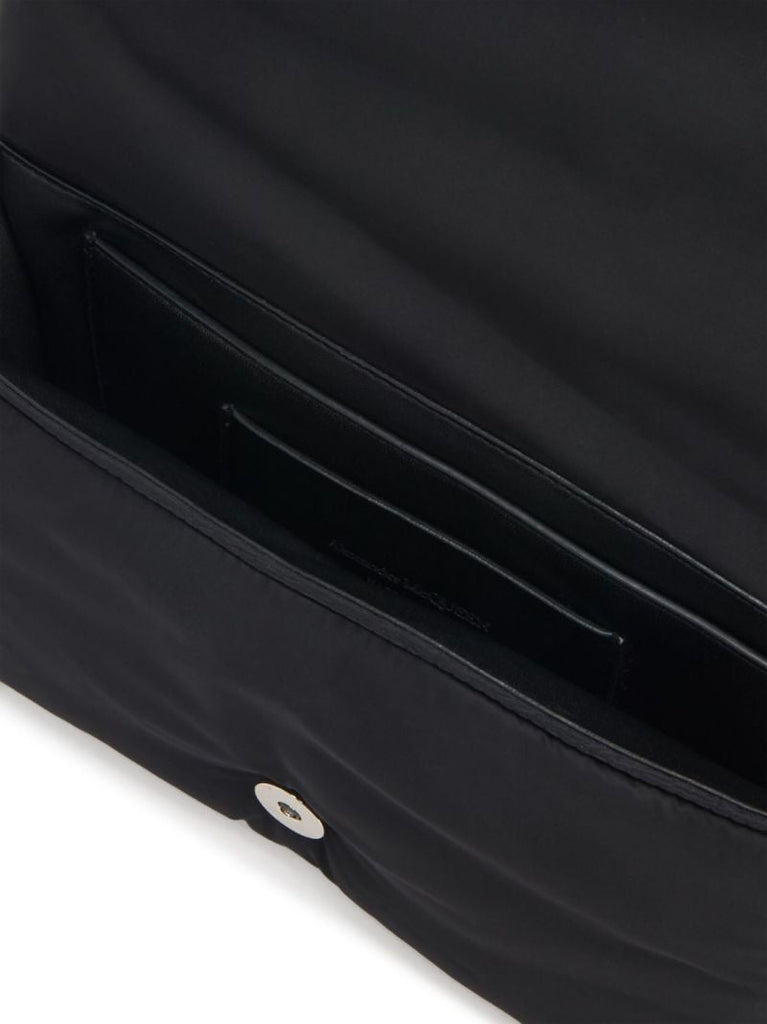 Black the Puffy Knuckle Belt Bag