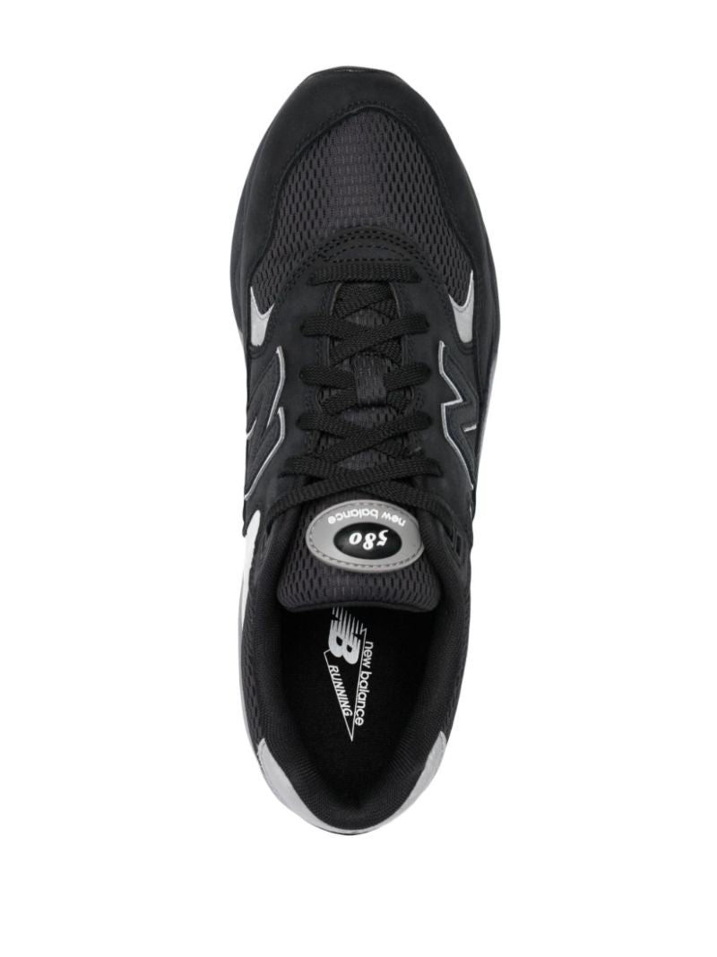 580 Sneakers