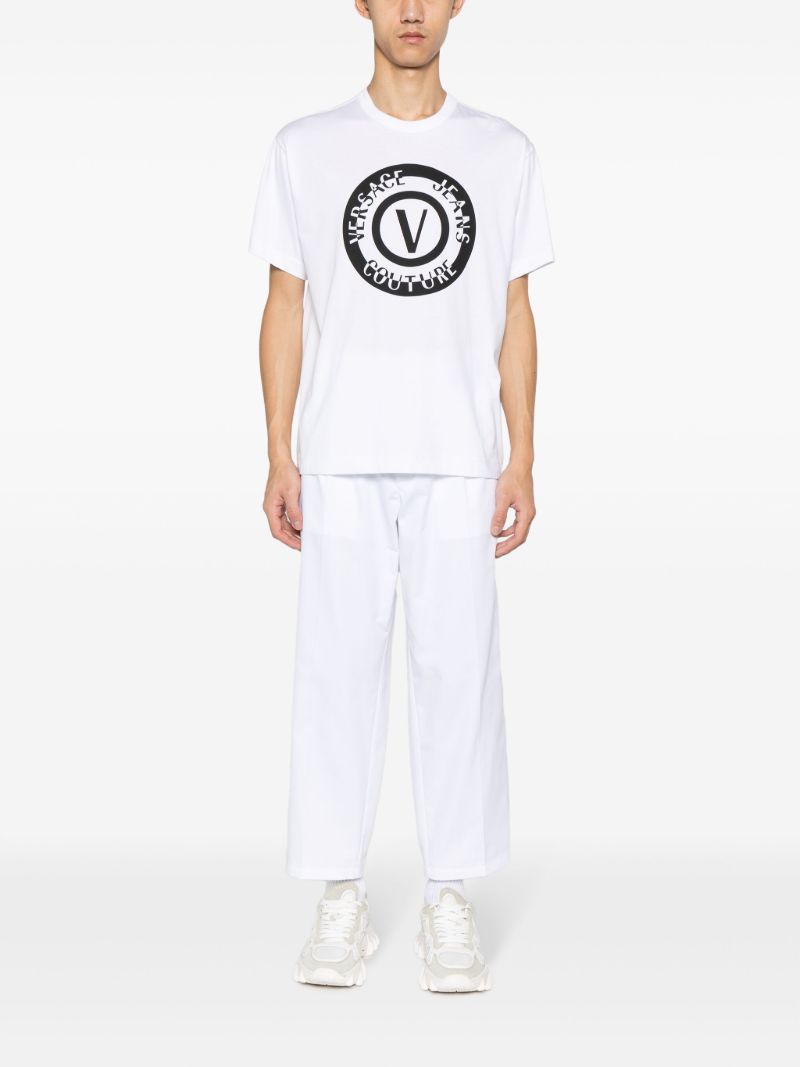 White V-emblem Logo-print T-shirt