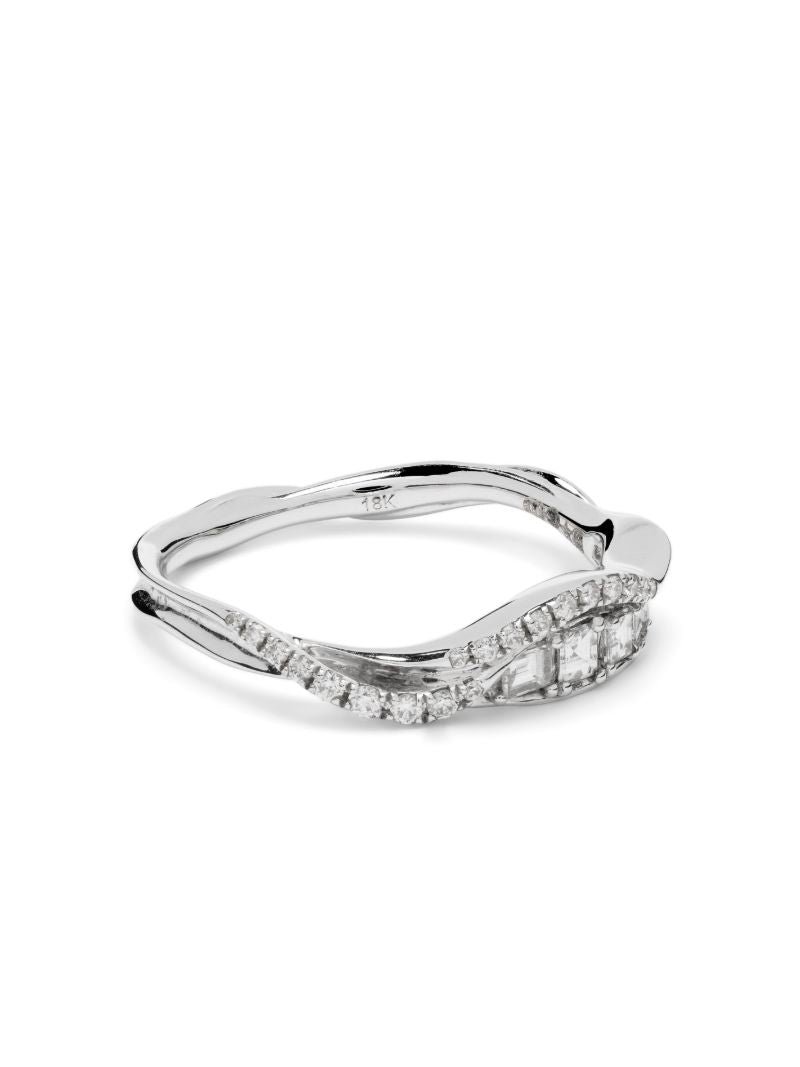 18k White Gold Inhale Diamond Ring