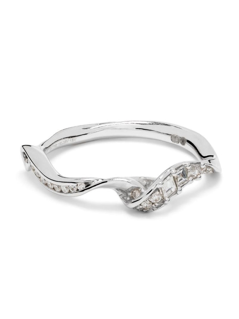 18k White Gold Swirl Diamond Ring