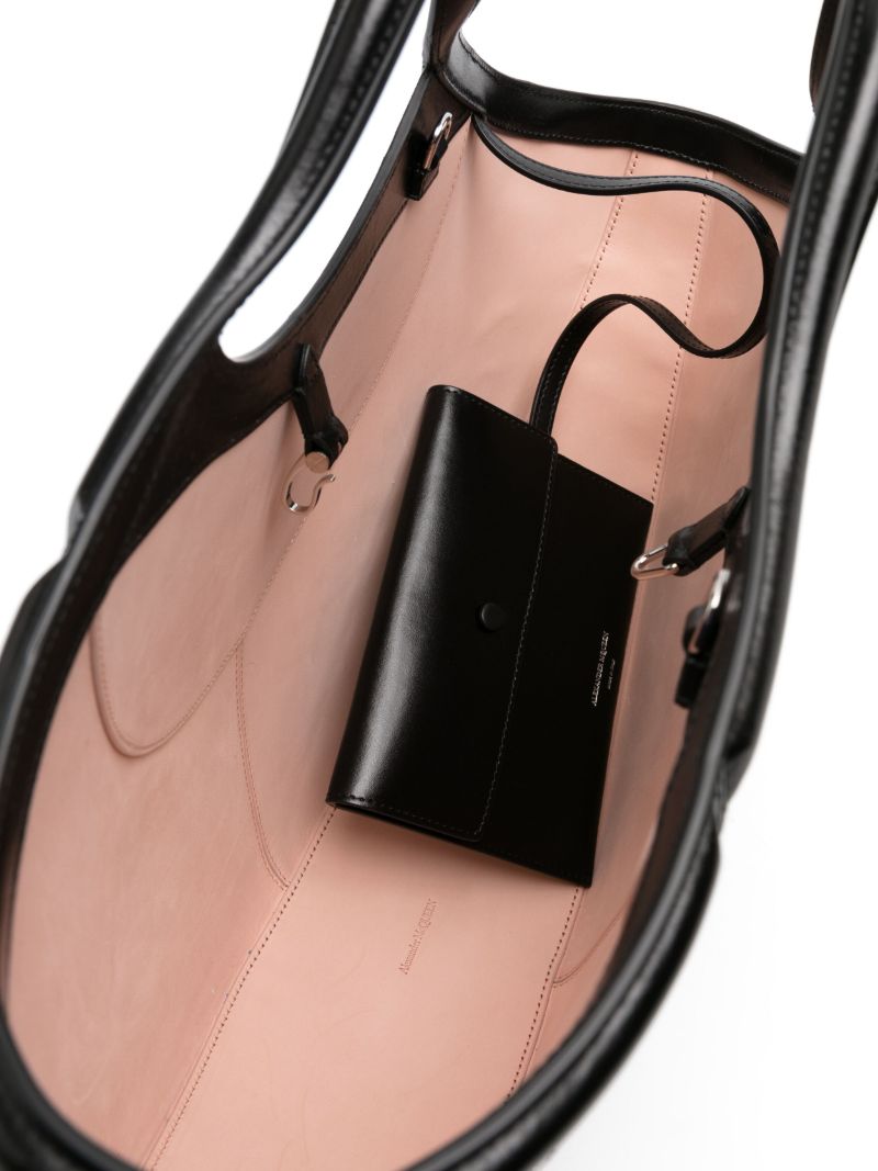Black the Cove Leather Bag