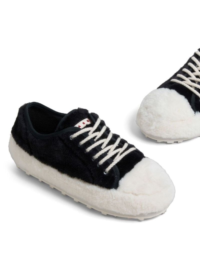 Black Teddy Tennis Low-top Sneakers