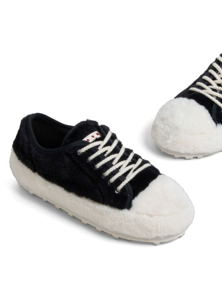 Black Teddy Tennis Low-top Sneakers