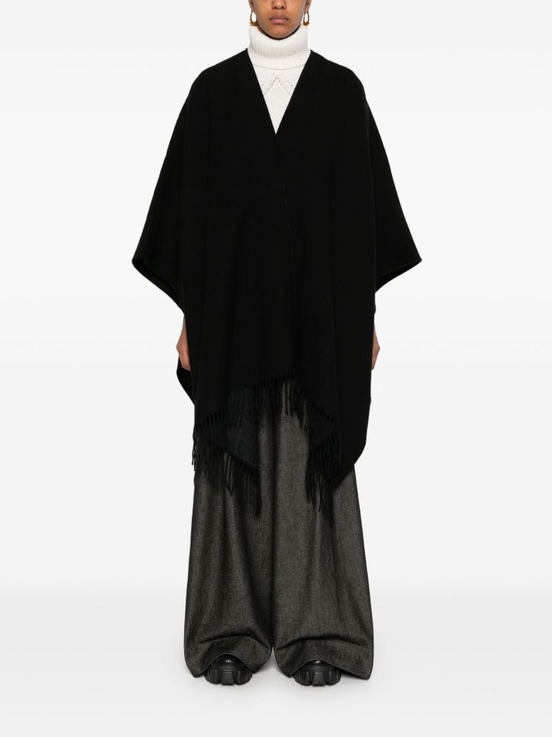 Fringe-trimmed Cape