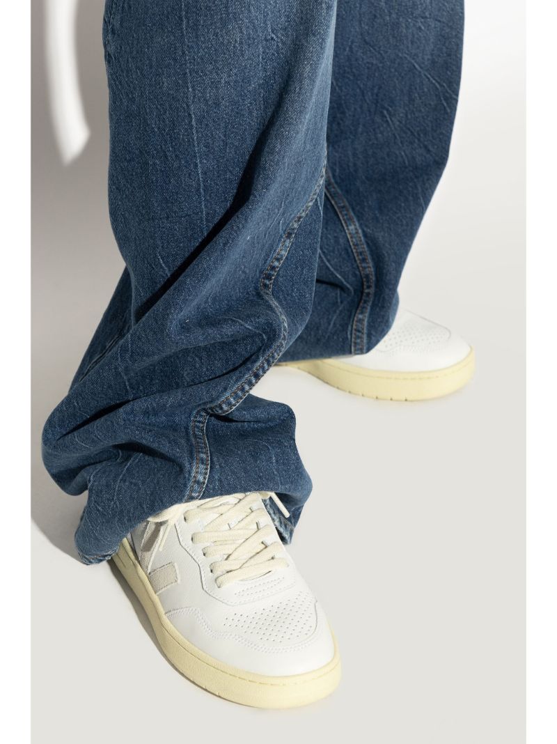 V-90 Sneakers