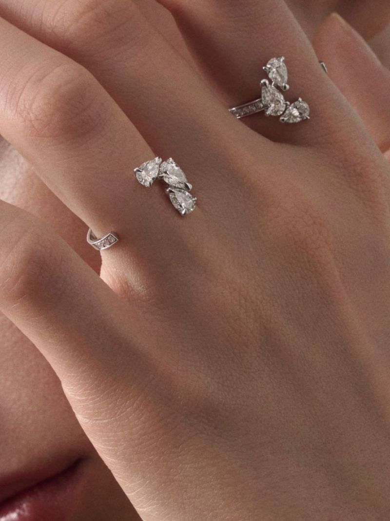 18kt White Gold Continuity Diamond Ring