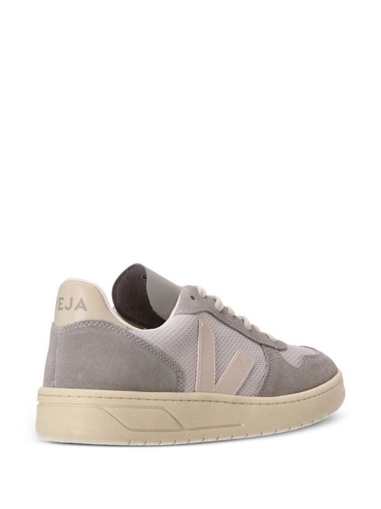 V-10 Sneakers