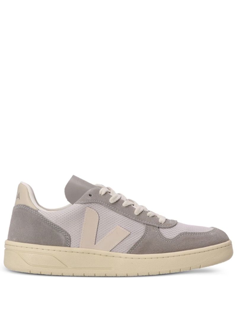 V-10 Sneakers