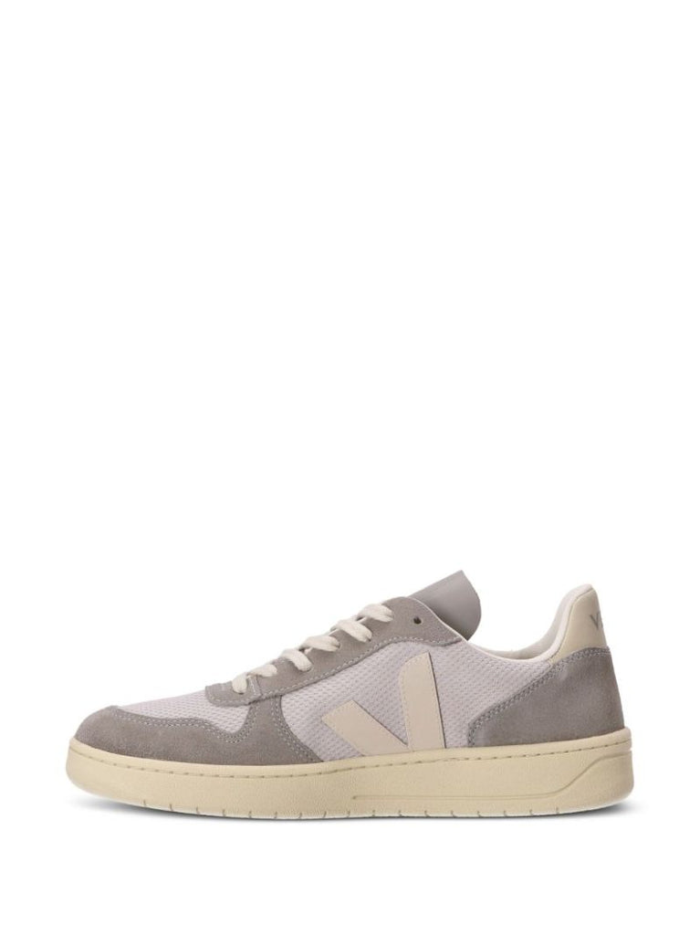 V-10 Sneakers